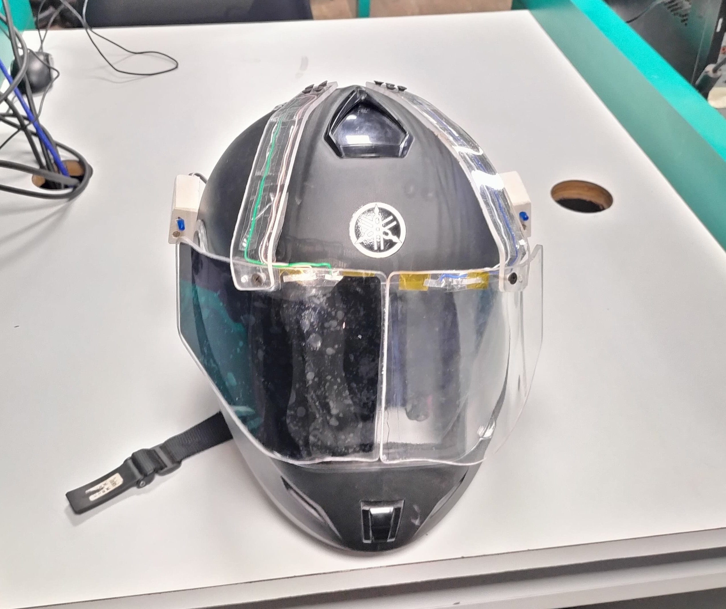 Light-sensitive Smart Helmet Visor